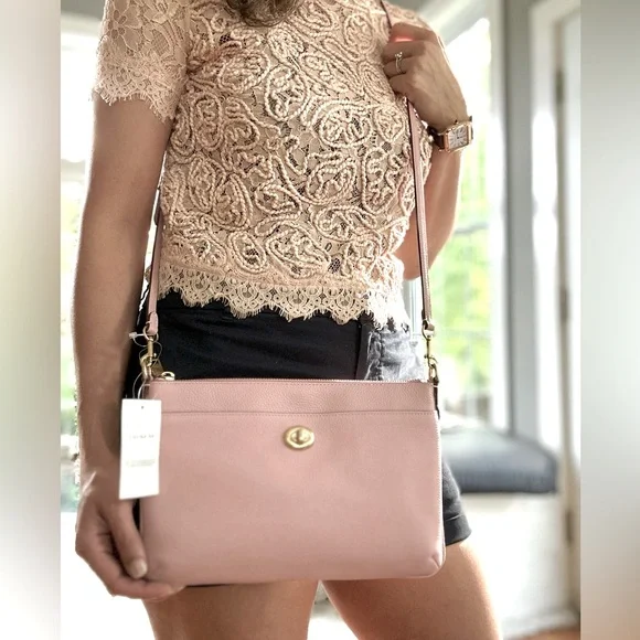 NWT Coach Polly Pebbled Leather Turnlock Crossbody Bag carnation - Picture 1 of 8
